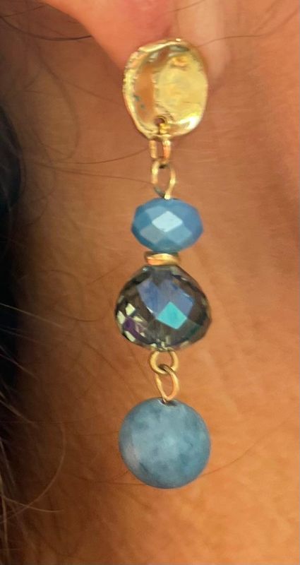 Oorbellen met aquablauwe tinten