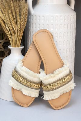Boho-stijl slippers in het beige Boho-stijl slippers in het beige