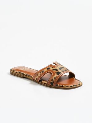 Slippers in het camel/leopard Slippers in het camel/leopard