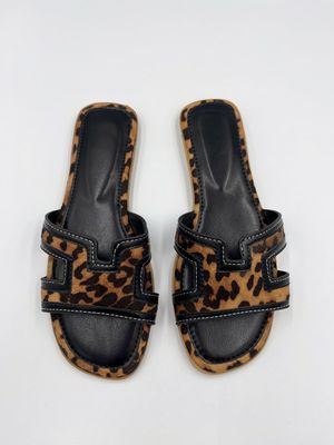 Slippers in het zwart/leopard Slippers in het zwart/leopard