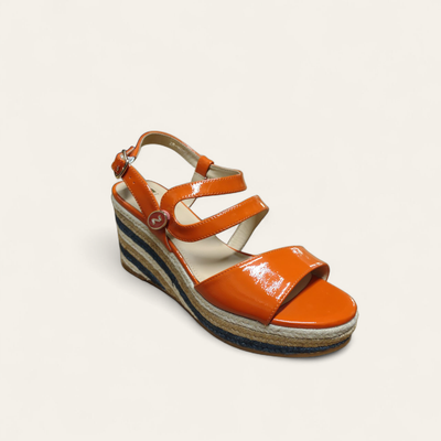 Sandalen met sleehak in het oranje Sandalen met sleehak in het oranje