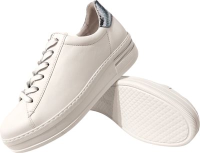 Witte sneakers met blauwe tinten Witte sneakers met blauwe tinten