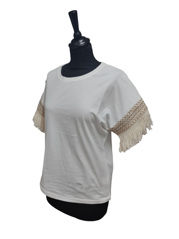 T-shirt boho-stijl verkrijgbaar in twee verschillende kleuren T-shirt boho-stijl verkrijgbaar in twee verschillende kleuren