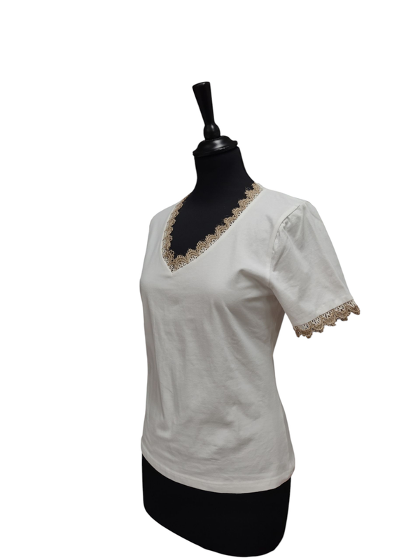 T-shirt boho-stijl in het gebroken wit T-shirt boho-stijl in het gebroken wit