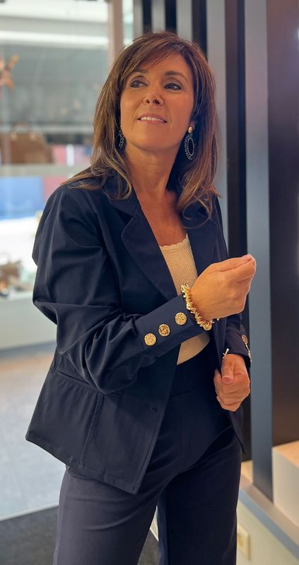 Donkerblauwe blazer met goudkleurige knopen