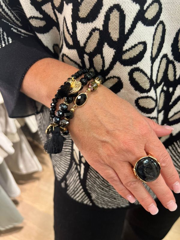 Prachtige ring met zwarte steen