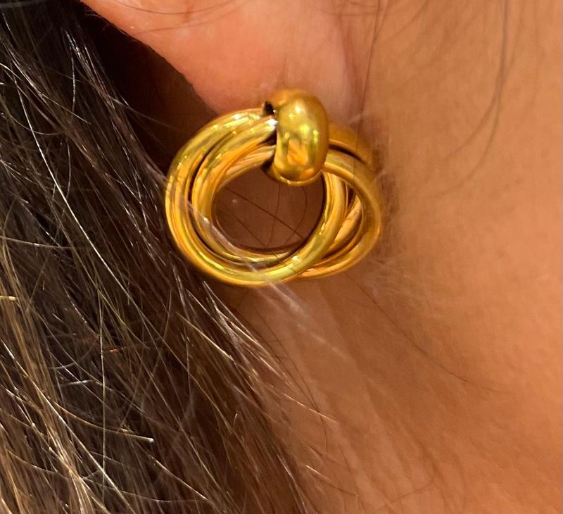 Goudkleurige oorbellen