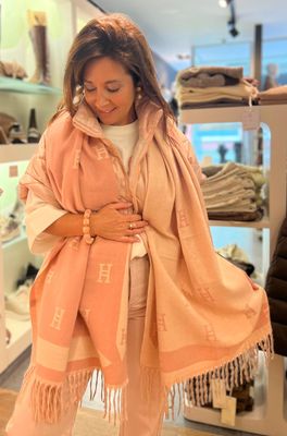 Lichtroze sjaal lookalike Hermès
