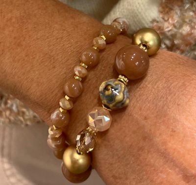 Set van twee armbanden in het roze