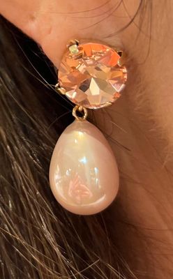 Lichtroze oorbellen met steen