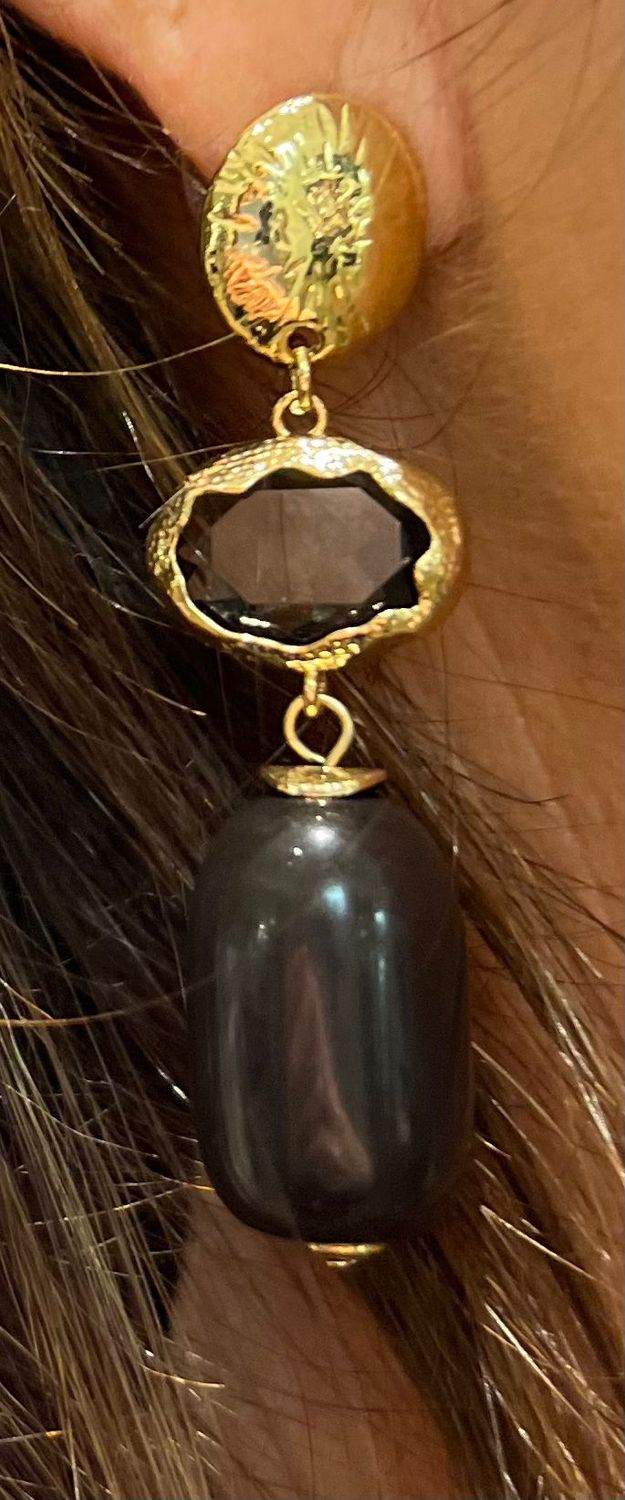 Chocobruine oorbellen met steen