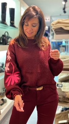 Pull in het bordeaux met borduursel
