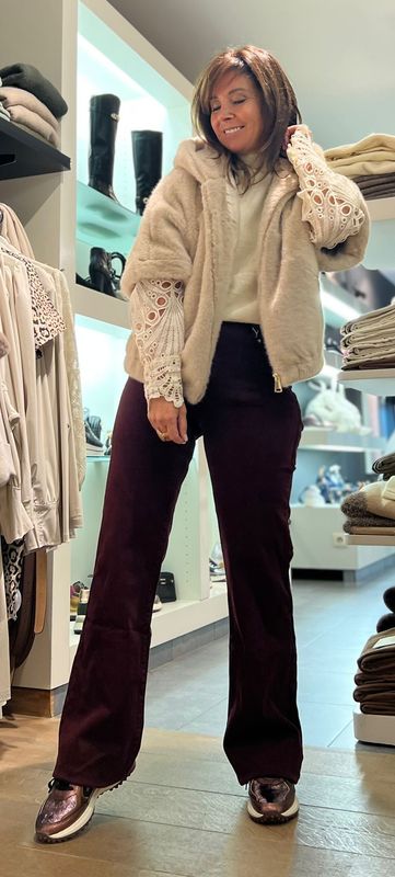 Bordeaux broek met wijde pijpen