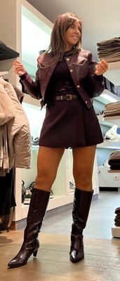 Shortrokje in het aubergine met riempje