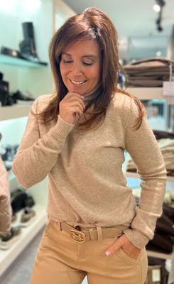 Pull met rolkraag in het beige