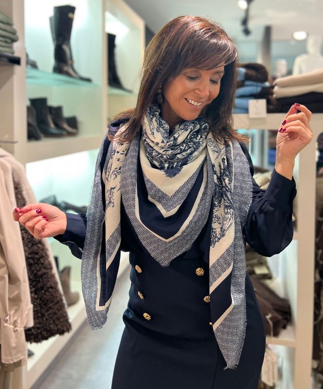 Sjaal met donkerblauw en crème