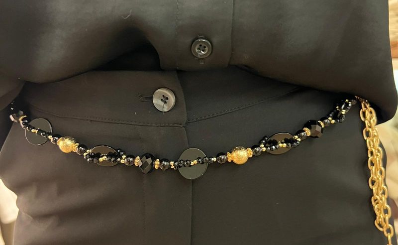 Zwarte riem met parels en goud