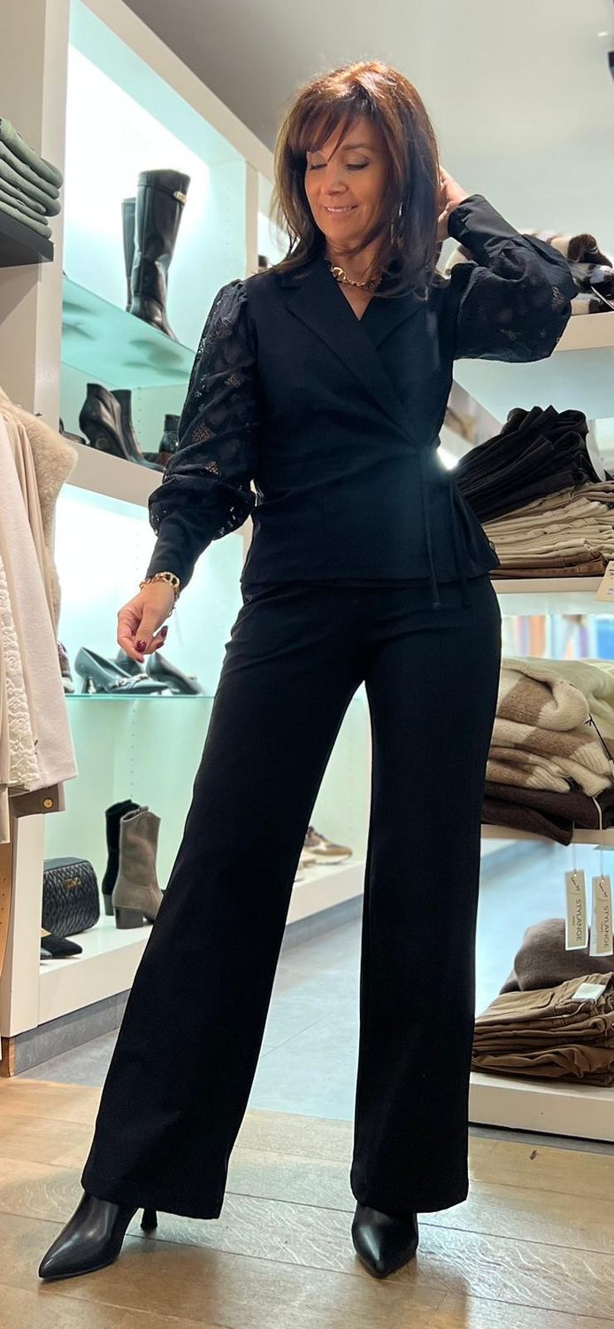 Geklede broek in travelstof in het zwart Geklede broek in travelstof in het zwart