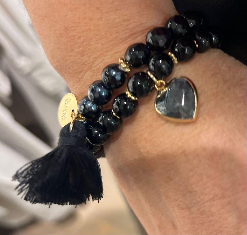 Set van twee armbandjes in het zwart