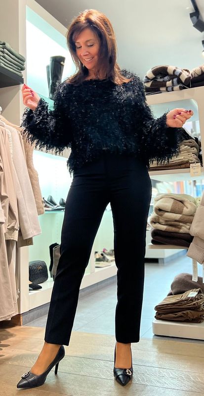 Zwarte geklede broek met smalle pijpen