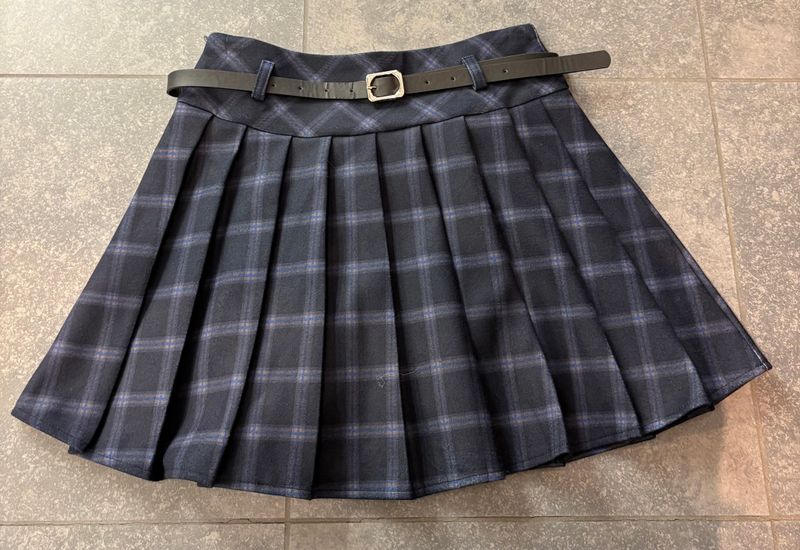 Rokje verkrijgbaar in twee verschillende kleuren