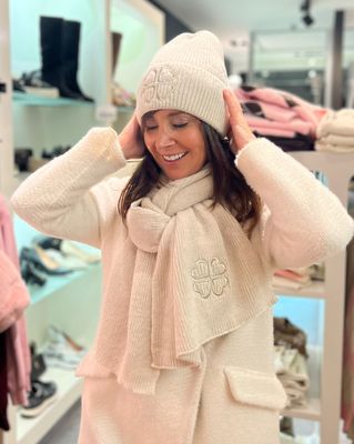 Kerstbox nr 18: sjaal + muts Kerstbox nr 18: sjaal + muts