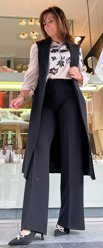 Mantel zonder mouwen in het zwart