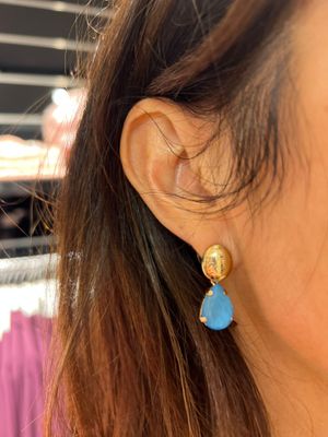 Oorbellen in het aquablauw