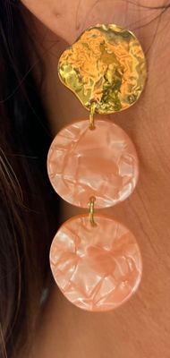 Oorbellen in peach kleur