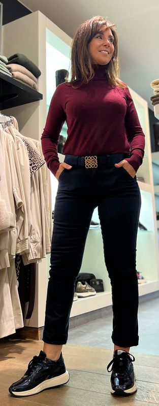 Chino in het donkerblauw