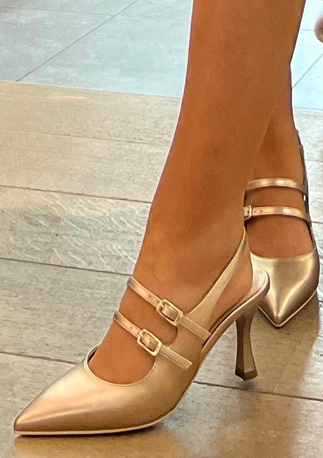 Goudkleurige pumps van Nero Giardini