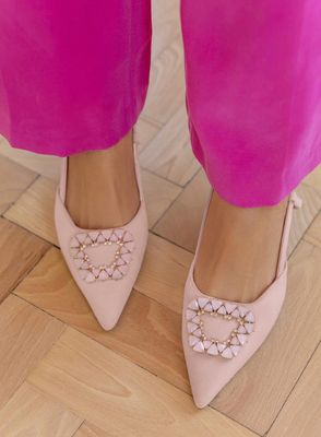 Pumps met steentjes verkrijgbaar in twee verschillende kleuren