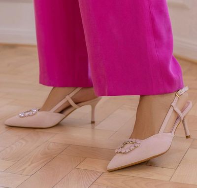 Pumps met steentjes verkrijgbaar in twee verschillende kleuren