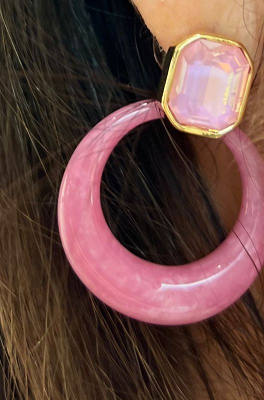 Oorbellen in het snoepjesroze