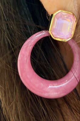 Oorbellen in het snoepjesroze