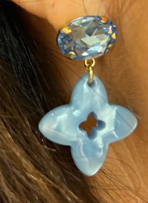 Oorbellen in het lichtblauw