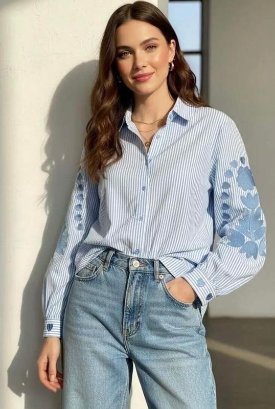 Gestreepte blouse met borduursel