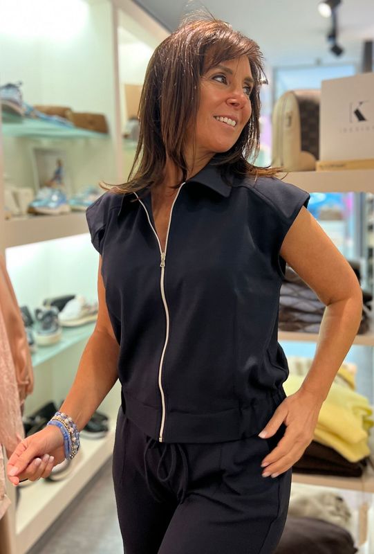 Jasje in het marineblauw zonder mouwen in travelstof