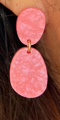 Oorbellen in het koraal/ roze