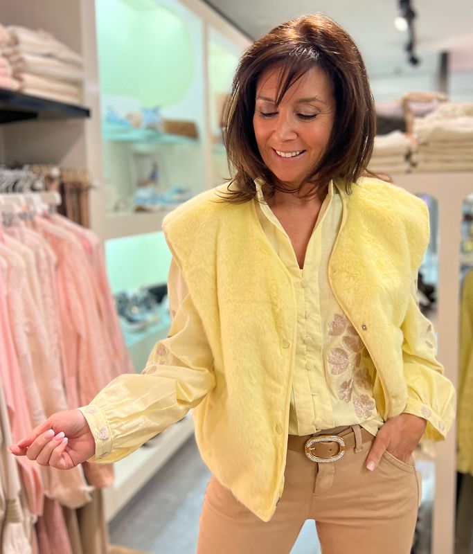 Bontje met knopen verkrijgbaar in vier verschillende kleuren