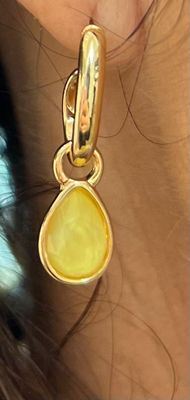 Oorbellen met gele steen