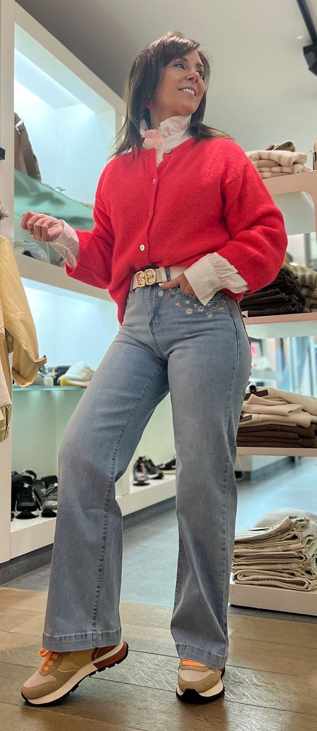 Jeansbroek met bloemen op de zakken