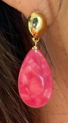 Oorbellen in het mooie snoepjesroze