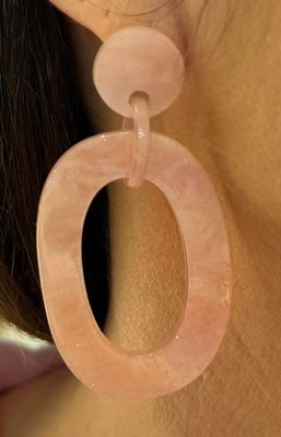 Oorbellen in het roze