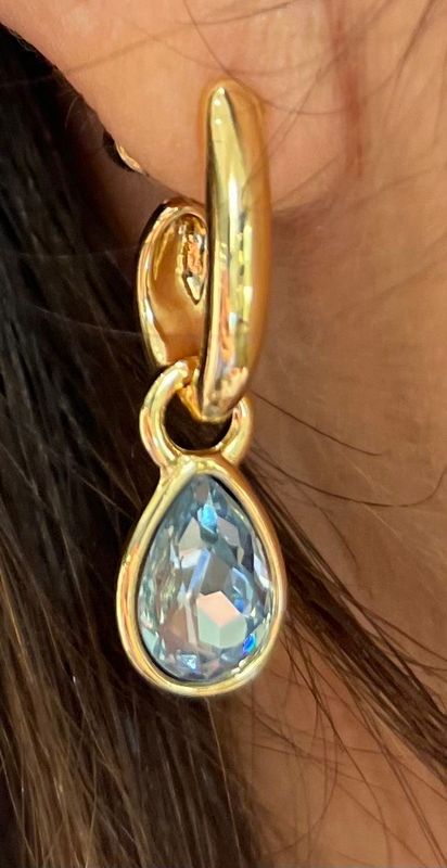 Oorbellen met steentje in het jeansblauw