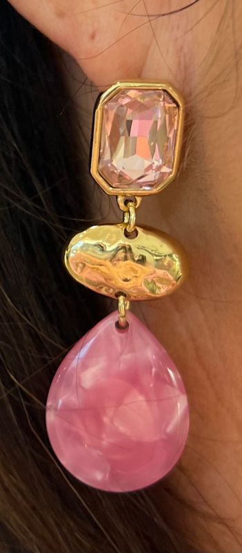 Oorbellen met roze steen