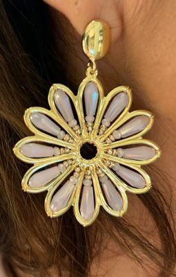 Oorbellen met roze bloem