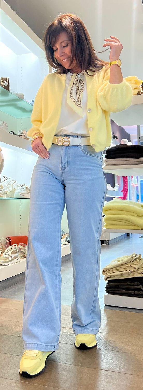 Mooie jeansbroek met wijde pijpen Mooie jeansbroek met wijde pijpen