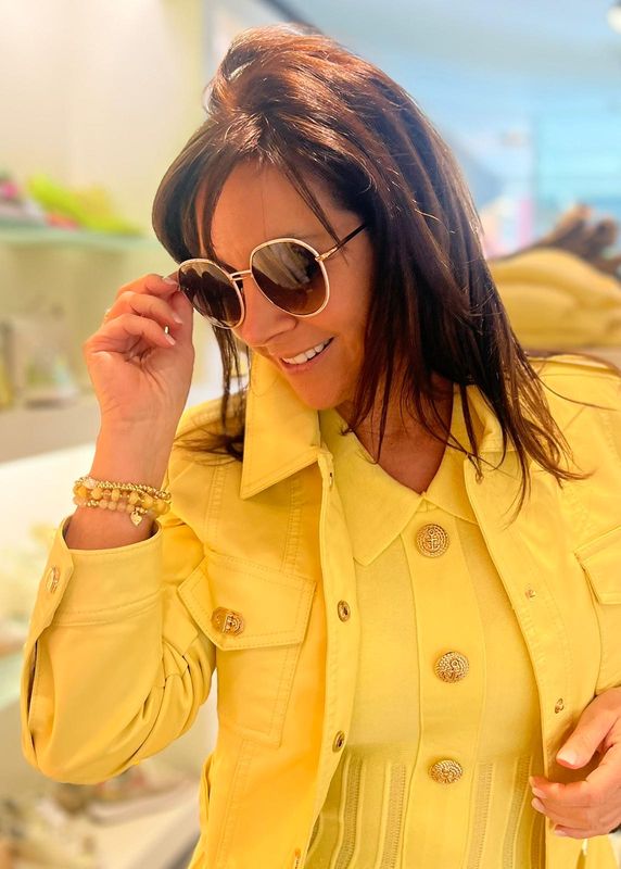 Zonnebril met ronde glazen afgewerkt met wit