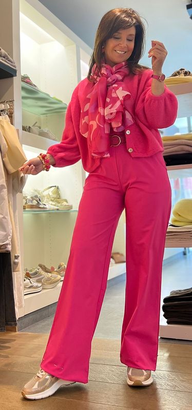 Geklede broek in het fuchsia met wijde pijpen in travelstof